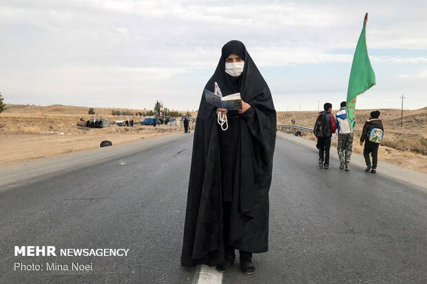 Pilgrims march towards Mashhad before martyrdom anniv. of Imam Reza (AS)