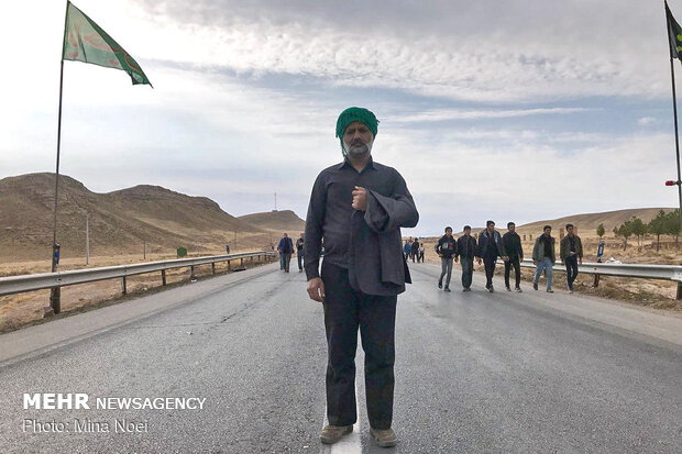 Pilgrims march towards Mashhad before martyrdom anniv. of Imam Reza (AS)