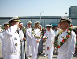 المجموعة البحرية الـ63 التابعة للجيش الايراني ترسي في ميناء "بندر عباس"