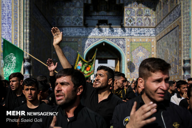 عزاداری روز شهادت امام رضا (ع) در حرم مطهر رضوی