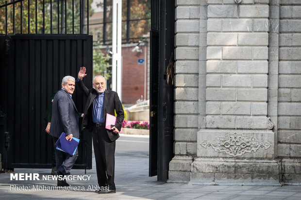 Cabinet meeting sidelines