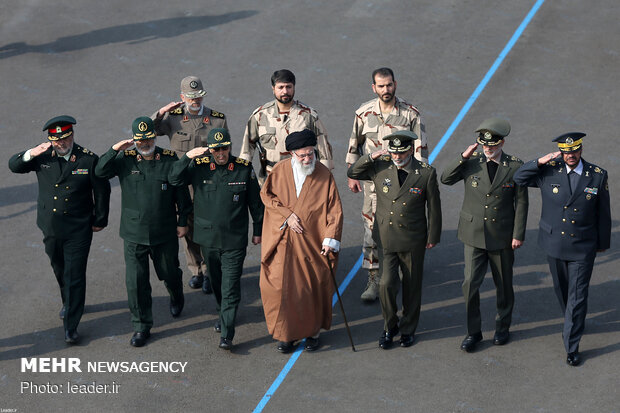 مراسم تخرج ضباط كلية العلوم العسكرية برعاية قائد الثورة الاسلامية / صور