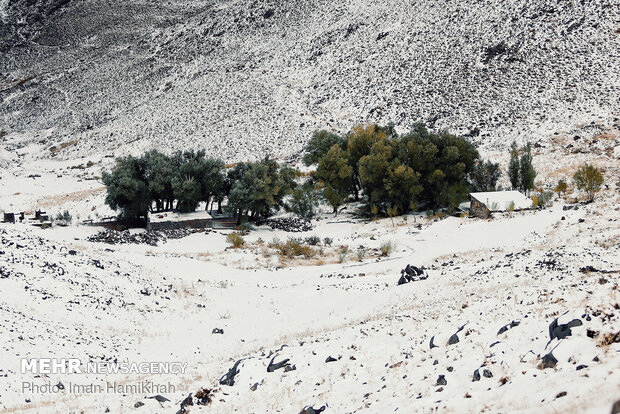 Snow whitens Hamedan's mountains