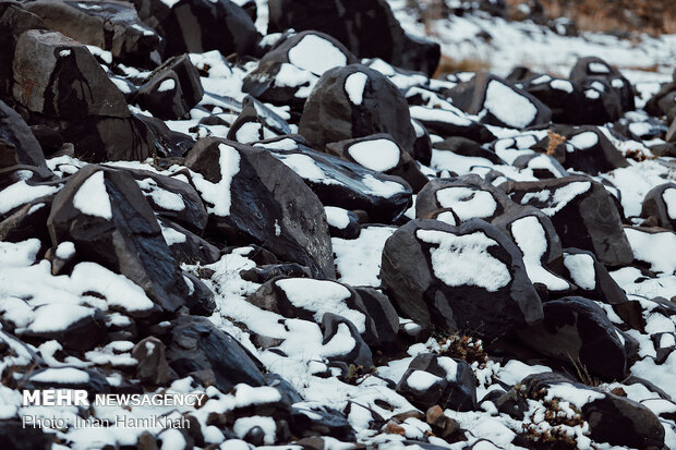 Snow whitens Hamedan's mountains