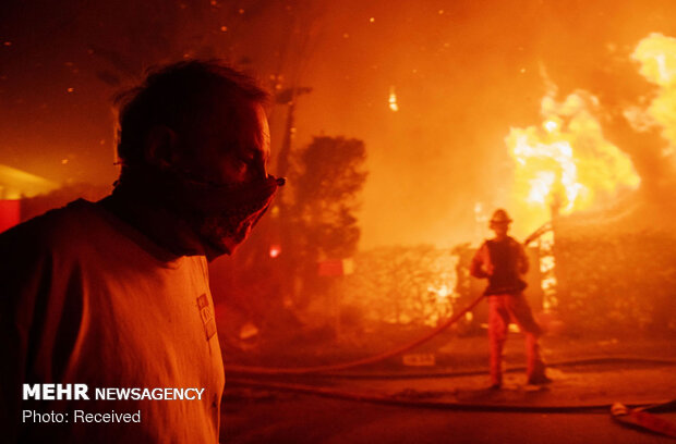 VIDEO: California wildfire causes people to evacuate homes