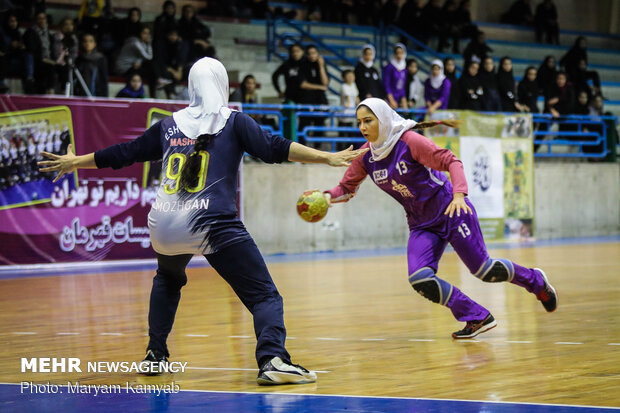 Women's Handball League: Tasisat Daryaei 24-21 Eshtad Sazeh