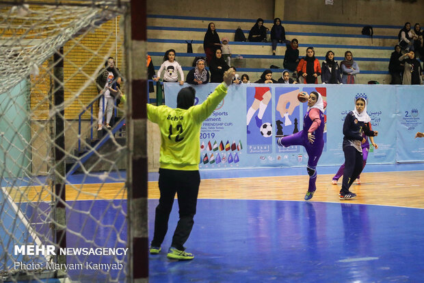 Women's Handball League: Tasisat Daryaei 24-21 Eshtad Sazeh