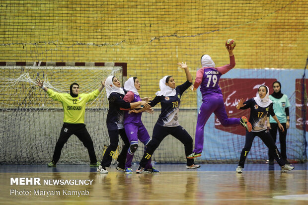 Women's Handball League: Tasisat Daryaei 24-21 Eshtad Sazeh