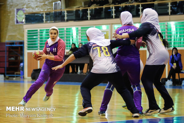 Women's Handball League: Tasisat Daryaei 24-21 Eshtad Sazeh