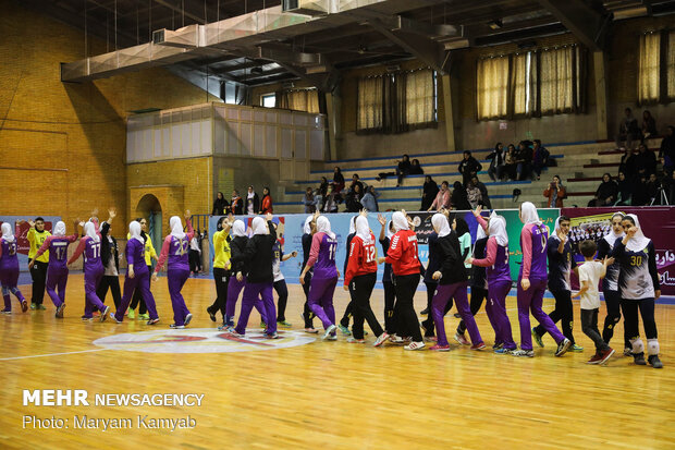 Women's Handball League: Tasisat Daryaei 24-21 Eshtad Sazeh