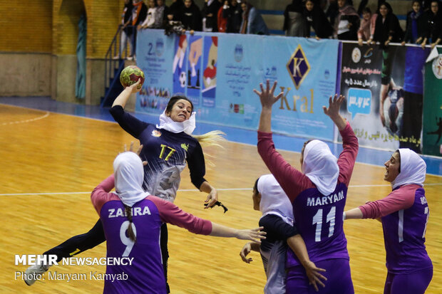 Women's Handball League: Tasisat Daryaei 24-21 Eshtad Sazeh