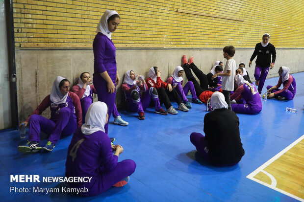 Women's Handball League: Tasisat Daryaei 24-21 Eshtad Sazeh