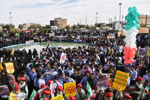 حماسه حضور مردم شیراز در ۱۳ آبان/ مرگ بر آمریکا اولویت اول