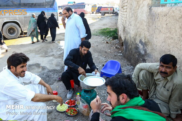 حضور زائران پاکستانی در قم