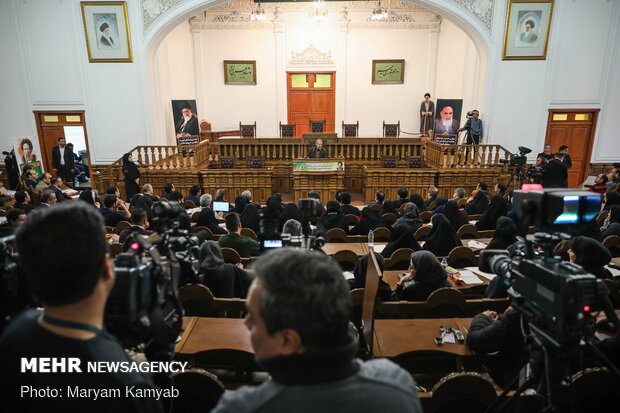 نشست خبری رئیس مجلس شورای اسلامی