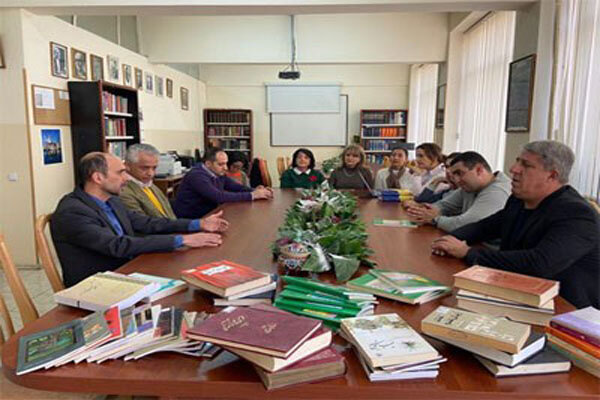 تجهیز کرسی ایرانشناسی دانشگاه دولتی ایروان به کتاب‌های ایرانی
