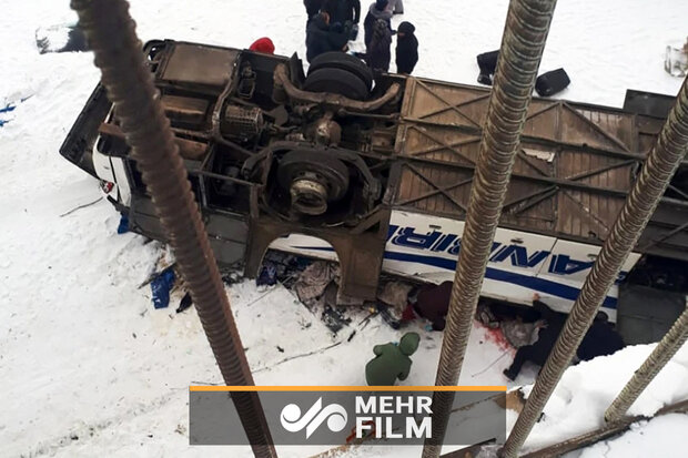 VIDEO: 19 killed in Russia as bus plunges onto frozen river