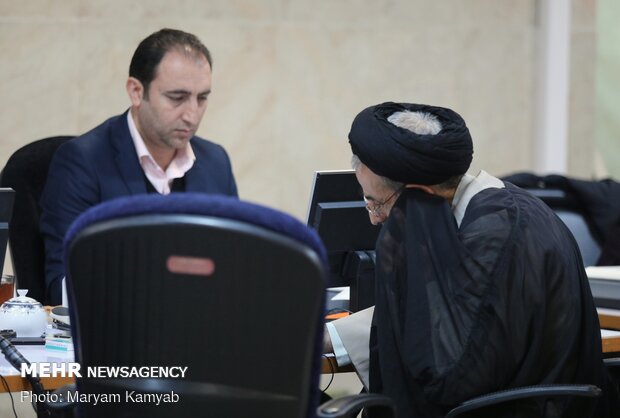 Second day of parliament candidates’ registration in Tehran