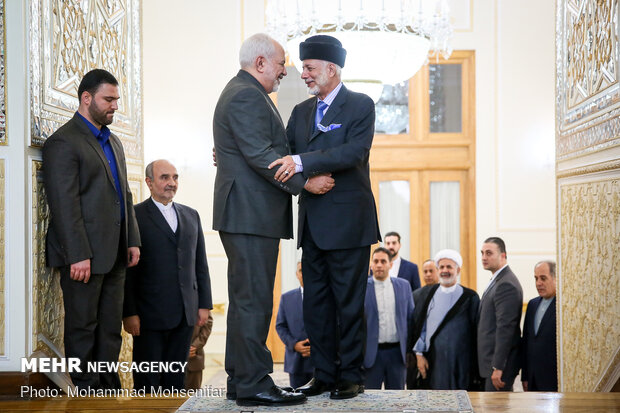 وزير الخارجية العماني يلتقى مع نظيره الايراني "محمد جواد ظريف"