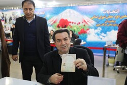 ایران میں پارلیمانی انتخابات میں شرکت کے لئے نام لکھوانے کا سلسلہ جاری