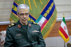 اللواء باقری يحذر الزمر المعادية للثورة بالقيام بأي مغامرة ضد إيران