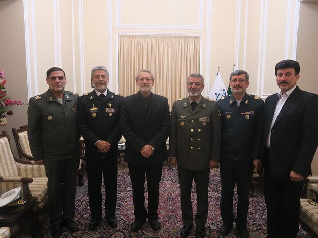 فرمانده ارتش با رئیس مجلس دیدار کرد
