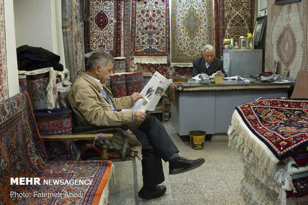 رونق به بازارفرش دستباف برمی‌گردد/مشکل بیمه قالیبافان حل خواهد شد