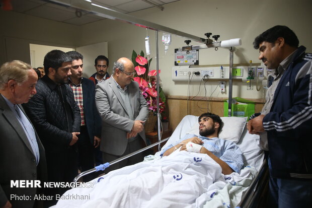 عیادت علیرضا زالی و علیرضا دبیر از میثم زارع نایب قهرمان کشتی آزاد نوجوانان جهان