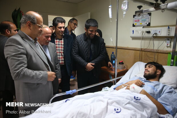 عیادت علیرضا زالی و علیرضا دبیر از میثم زارع نایب قهرمان کشتی آزاد نوجوانان جهان