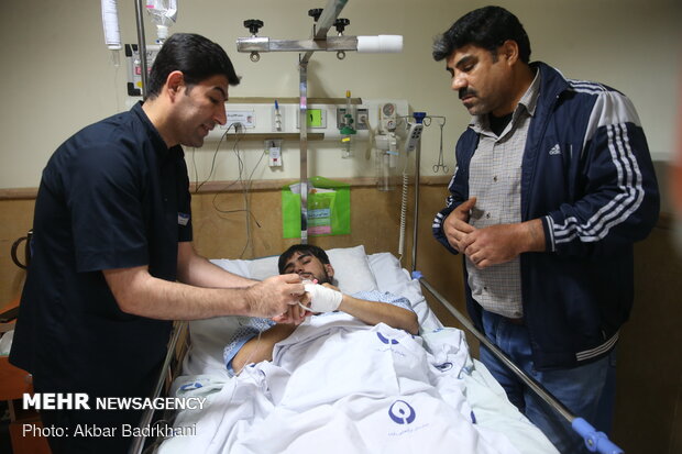 عیادت علیرضا زالی و علیرضا دبیر از میثم زارع نایب قهرمان کشتی آزاد نوجوانان جهان