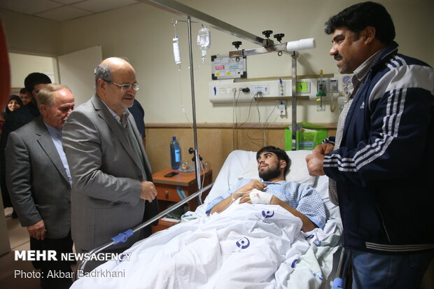 عیادت علیرضا زالی و علیرضا دبیر از میثم زارع نایب قهرمان کشتی آزاد نوجوانان جهان