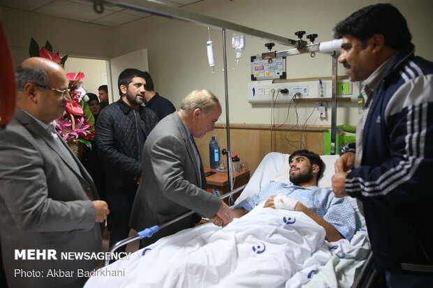 عیادت علیرضا زالی و علیرضا دبیر از میثم زارع نایب قهرمان کشتی آزاد نوجوانان جهان