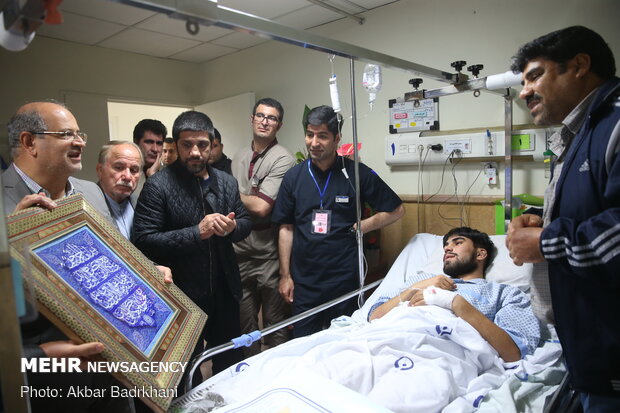 عیادت علیرضا زالی و علیرضا دبیر از میثم زارع نایب قهرمان کشتی آزاد نوجوانان جهان