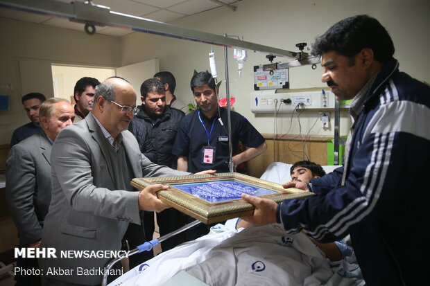 عیادت علیرضا زالی و علیرضا دبیر از میثم زارع نایب قهرمان کشتی آزاد نوجوانان جهان