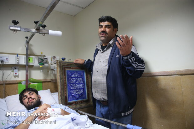 عیادت علیرضا زالی و علیرضا دبیر از میثم زارع نایب قهرمان کشتی آزاد نوجوانان جهان