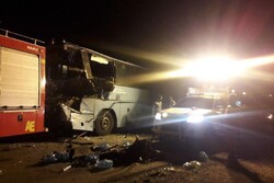 برخورد اتوبوس و سواری در گلوگاه ۵ کشته برجا گذاشت