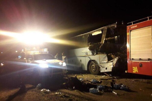 تصادف اتوبوس با تریلی در محور دامغان-سمنان/ یک نفر جان باخت
