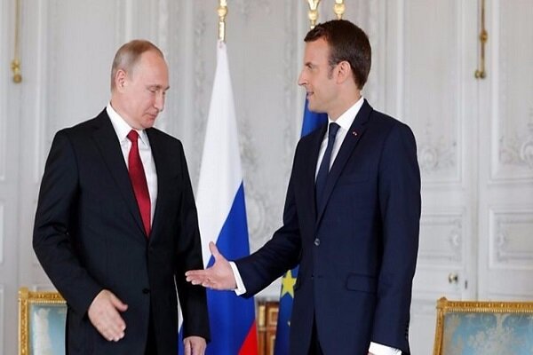 آیا غرب فرانسه را به آغوش روسیه هُل می‌دهد؟