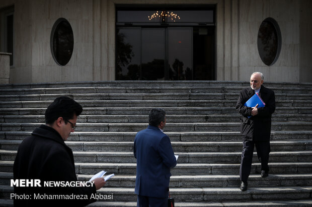 Cabinet meeting sidelines