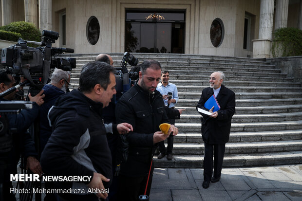 Cabinet meeting sidelines