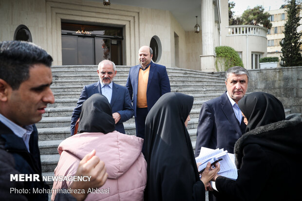 Cabinet meeting sidelines