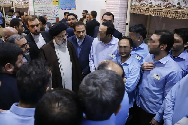 بازدید سرزده آیت الله رئیسی از زندان مرکزی اصفهان
