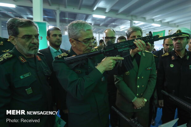 Top military chiefs visit defense achievements expo