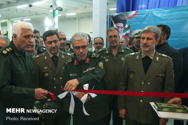 Top military chiefs visit defense achievements expo