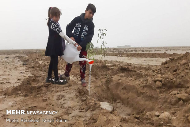 ۳۵۰ هزار هکتار بیابان فوق بحرانی در خوزستان داریم 
