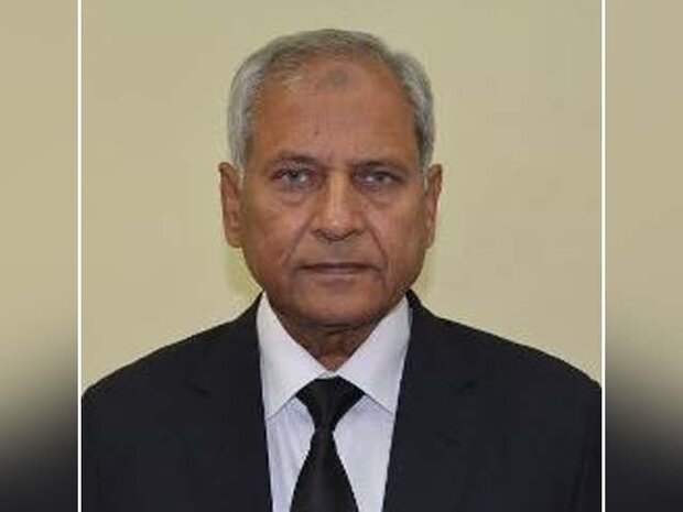 پاکستان کے قائم مقام چیف الیکشن کمشنر نے عہدے کا حلف اٹھالیا پاکستان کے قائم مقام چیف الیکشن کمشنر نے عہدے کا حلف اٹھالیا