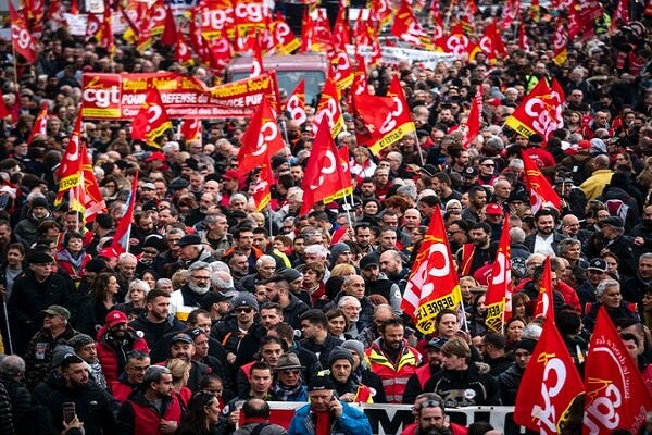 درخواست اتحادیه‌های کارگری فرانسه برای توقف اعتصابات در کریسمس