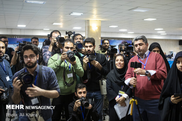 عکاسان و خبرنگاران حاضر در ششمین روز ثبت نام انتخابات مجلس شورای اسلامی