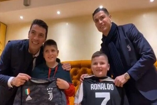 Ronaldo ve Buffon'dan Arnavut çocuklara sürpriz