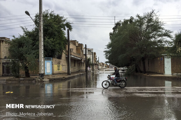 الأمطار والفيضانات في ممرات مدينة الاهواز بجنوب إيران